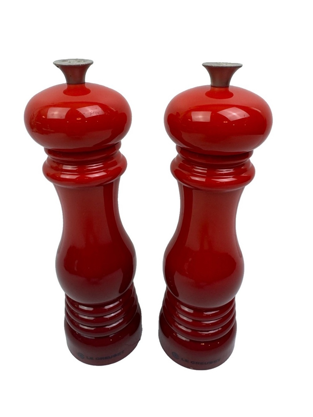 Le Creuset Salt and Pepper Mill Set of 2 Cerise Red 8" Classic Grinder - Picture 2 of 10